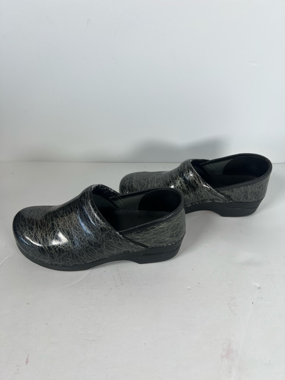 Dansko Women's Gray Crackle-Pattern Slip-On Clogs